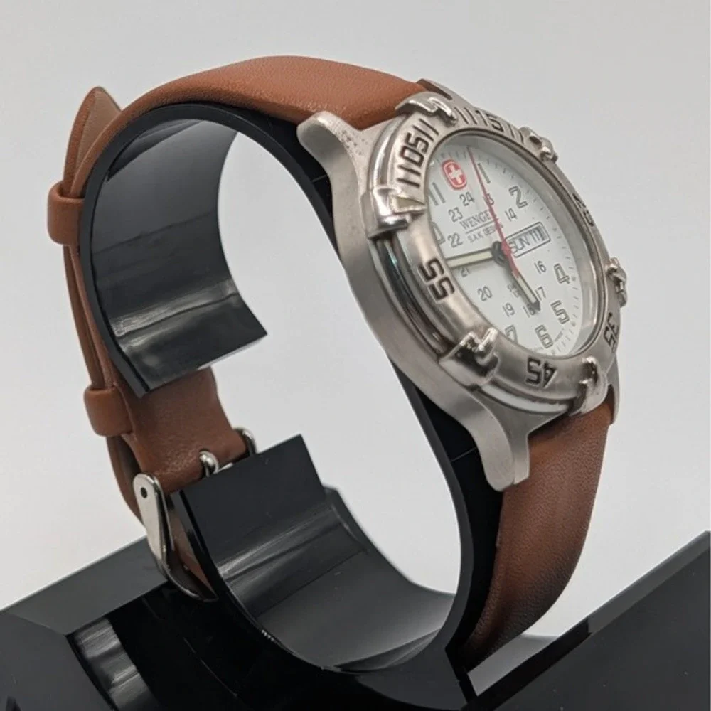Wenger Swiss Army Field Watch White Dial Day Date Lume 100M‎ Leather Strap 33mm